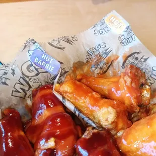 food, chicken wings and fried chicken