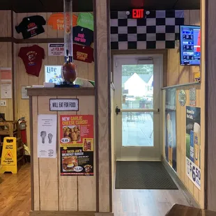 the inside of a fast food restaurant