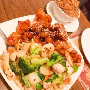 Sesame chicken and chicken with vegetables combo!