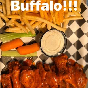 buffalo wings, carrots and fries