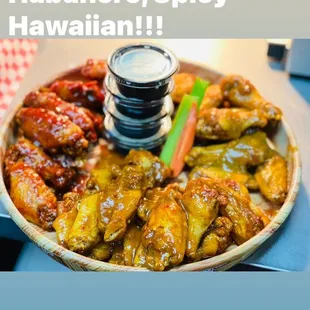 food, chicken wings and fried chicken
