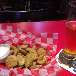 Yum yum yuuuuuuum! Fried pickles and a cold one