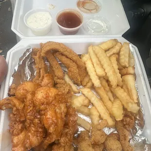 Sweet n spicy tenders, popcorn shrimp, whiting fish, French fries. Variety of taste and options!