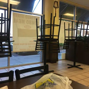 Place closes in an hour &amp; they already putting chairs up around us -___-