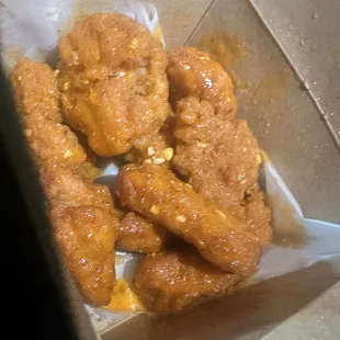 Buffalo garlic Parmesan boneless wings I did NOT order.