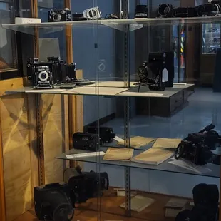 Antique Cameras  07-08-2022