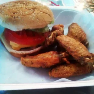 food, chicken wings and fried chicken