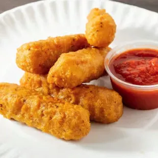 chicken nuggies and ketchup