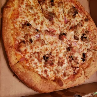 Buffalo Pizza barely had toppings &amp; no buffalo sauce