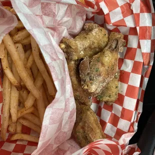 Lemon pepper wings Fries
