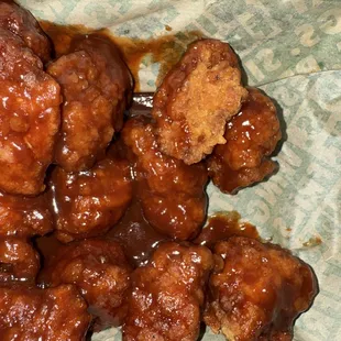 Online order, waiting an entire hour, nobody in line or there waiting, can't even fucking sauce wings right in all that time