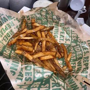 These fries are supposed to be well done and they aren't. And where TF is the seasoning??? There's no fry seasoning what's so ever.