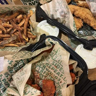 food, chicken wings, chicken wings and fried chicken, bbq wings, chicken, bbq chicken, fried chicken wings, fried chicken, poultry