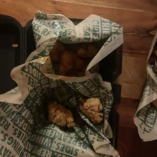 chicken wings and fried chicken, bbq wings, chicken wings, bbq chicken, poultry, fried chicken, chicken, fried chicken wings, food