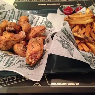 bbq wings, chicken, chicken wings, chicken wings and fried chicken, food, fried chicken, bbq chicken, fried chicken wings, poultry