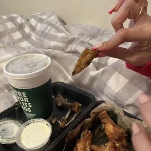 food, chicken wings and fried chicken