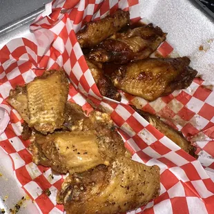 10 Pieces Classic Wings Combo lemon pepper and carribean hot