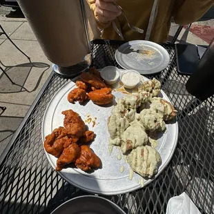 Jalapeño ranch, spicy garlic and mild wings