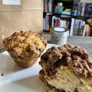 Coffee cake and muffin