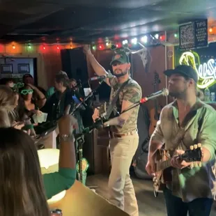 Justin Andrew ... Band off the night!