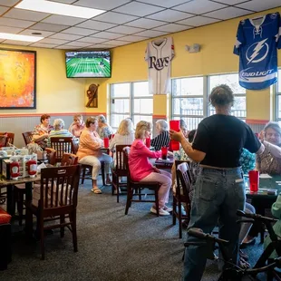 a large group of people eating