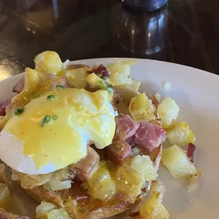 Corned Beef Benedict