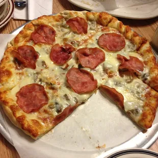 Omg aaaaaaamazing pizza! I recommend Winns to anyone in or around indianola!!