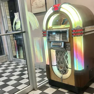 Working jukebox.