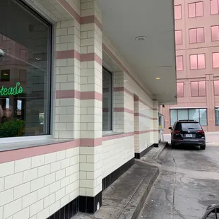 a car parked in front of the restaurant