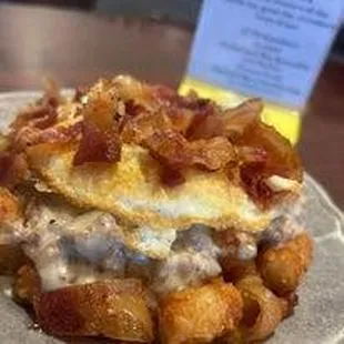 a plate of breakfast food