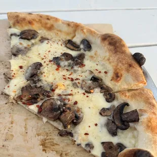 Mushroom pizza - Soooo good!