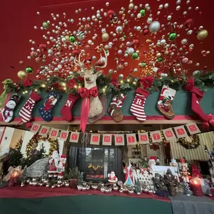 How gorgeous is this decor!