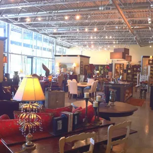 Showroom, Classen Curve location