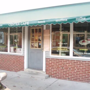 We take pride in serving delicious breakfasts and lunches in a comfortable, friendly atmosphere.