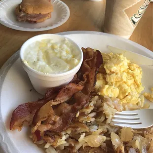 Excellent breakfast! Cute and quaint little restaurant. Friendly and helpful staff. Must try the sweet potato biscuit with country ham!