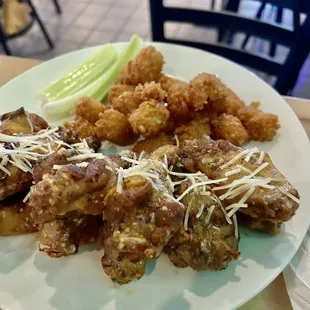 Garlic Parm Wicked Wings Basket with Tots