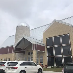 a view of the outside of the restaurant