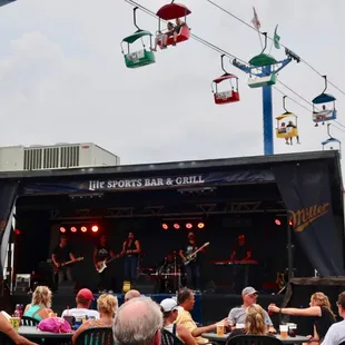 One of 20 vendor stages and my fav!  This group was called Katie Mack and the Moan.  Very good, and lotsa Tom Petty covers!