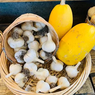 a basket of garlic and squash