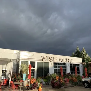 the outside of the restaurant