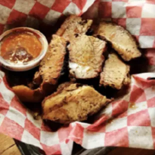 a basket full of ribs