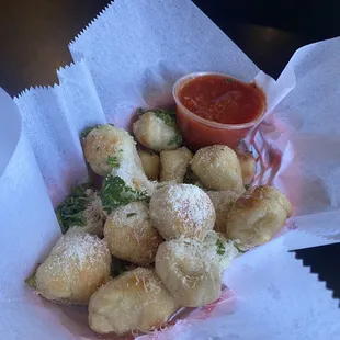 Free little dough rolls with marinara