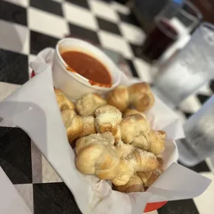 Pizza, garlic knots &amp; cider