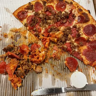 Really?!?! This is the result of NOT cutting your pizzas