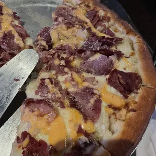 Reuben pizza