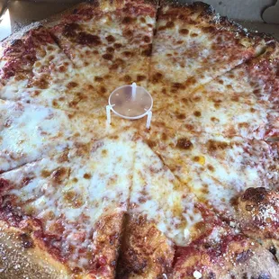 Cheese pizza top