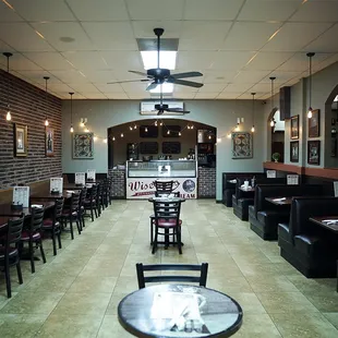 Dining Room...Clean, inviting, nicely decorated.