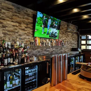 Lots of great Wisconsin craft beers on tap, plus wine and a full bar.