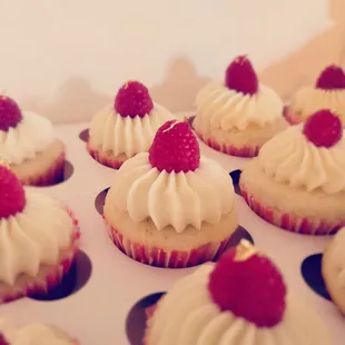 White Chocolate Almond Raspberry Cupcakes