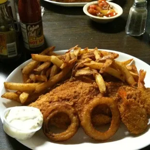 ows a plate of fried fish and french fries